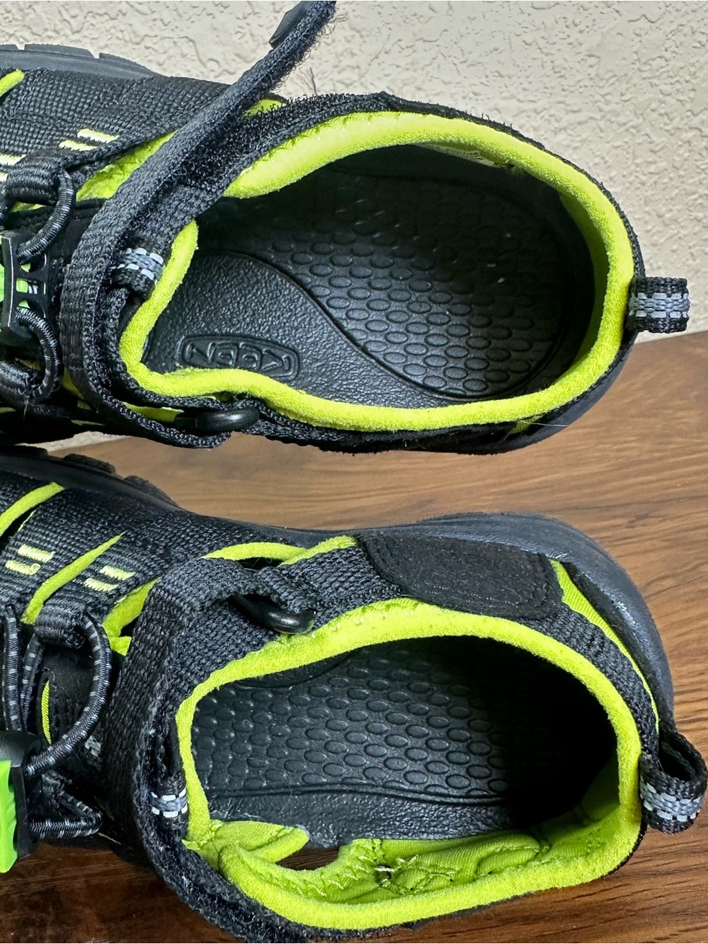 KEEN Newport H2 Kids Sandals Size 13 Black Lime Green Hiking Water Shoes 1009965 - Picture 11 of 12